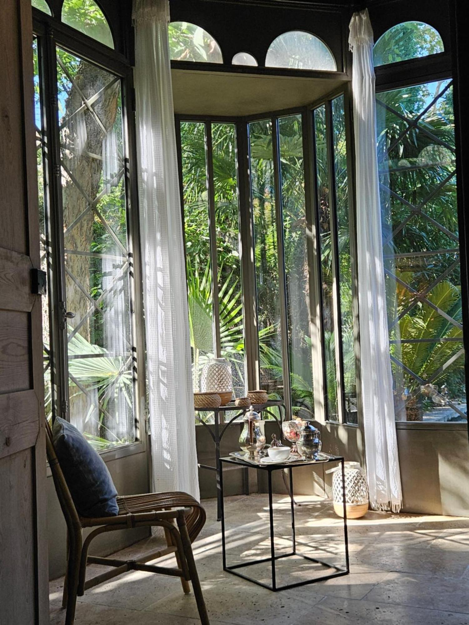 Couette-café La Divine Comédie-suites Deluxe Avignon